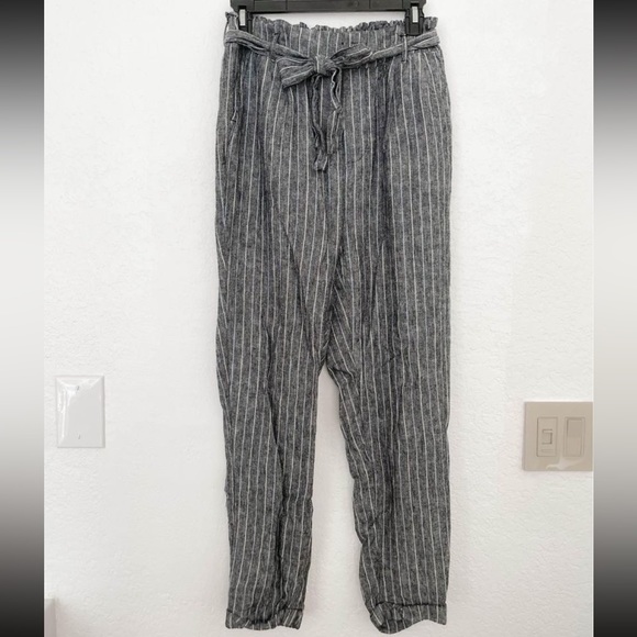 Love Tree Grey & White Pinstriped Paperboy Pants in size M - Picture 4 of 6